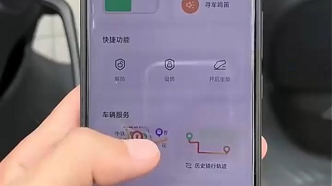 雅迪电动车后轮锁在哪